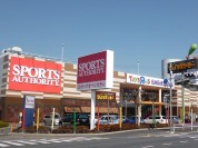 プチモール二ツ木（トイザらス、スポーツ店、スタジオアリス）