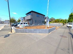 東南角地で朝陽が差し込み、日中も明るい角地。
商業施設、公園も充実した人気の習志野台エリアです。