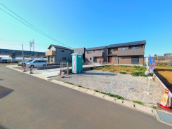 フジイエ鎌ケ谷東道野辺・販売現地写真です。
駅徒歩10分で、この広々とした解放感のある立地、空の高さをぜひ現地でご体験ください。
駅１０分とは思えない自然を感じる開放的な立地です。