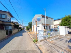 南側の一部が向かいアパートの駐輪スペースとなっており、陽当り・通風良好です。
