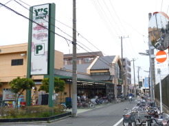 ワイズマート徒歩10分です。