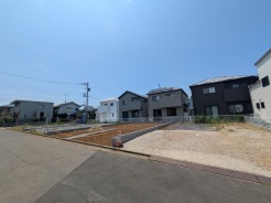南道路接道に接道した第四期最終期の自由設計区画です。早くも1区画がご成約済みとなっております。ぜひお早めにご確認ください。
