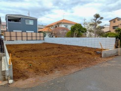南道路接道の整形地！！日当たりサンサンです。北習志野駅と高根木戸駅が利用可能な利便性。都内へ直通の東葉高速鉄道と京成松戸線が利用可能です。ぜひ実際にご覧になってみてご検討ください。