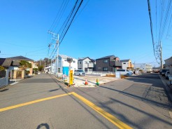 第一種低層エリアで戸建に適したエリアに位置する全１０棟のフジイエ八千代台。
平日、土日ともに大変静かな立地で車通りも少なく良好な住環境です。