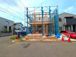 建物上棟致しました。他の分譲地にてフジイエの建物・設備などご覧頂く事が可能です。
