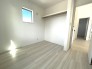 ２階の２部屋の子供部屋は、部屋全体を広く使えるようクローゼット扉をはずしております。
また、各お部屋２面採光で明るさ、通風ともに良好です。
