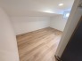 屋根裏のデッドスペースを利用しました下屋裏収納庫です。出し入れもしやすく、とても使いやすいと住まれてからのお客様にも好評です。