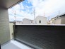南向きのバルコニーは、日当たりも良く、ちょっとだけ屋根もかかっていて使いやすいかと思います。