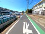 交通量も少ない閑静な住宅街です。フジイエの建物仕様・設備を実際に見学できるモデル住宅が近くにございます。現地と一緒に御見学下さい！