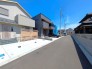 前面道路は、新設した４.５ｍの公道道路です。車の侵入も少なく良好な住環境です。