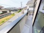ベランダはワイドに2部屋にまたがっております。お布団も干しやすそうです。