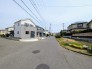 車通りが多い通りではございませんので、安全です。