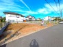 「自由設計」で分譲販売中です。
街並みが整う、全３棟の分譲地です。充実仕様をご用意した自由度も高い、フジイエの家をぜひご検討下さい！