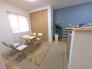 【1号棟】キッチン横にダイニングが来る間取のお住まいです。キッチンからの導線も良く毎日の生活にお役立ていただける事と思います。