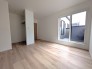 【1号棟】２階主寝室は約7.3帖。バルコニー面に接したお部屋になります。
使い分けができるＷＩＣ収納もございます。