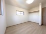 お子様のお部屋として使える２階の居室は、クローゼット扉をつけない事で、お部屋全体を広く使えます。