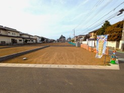 2面道路に面した角地の6号棟です。まもなく建築が開始です!分譲地内の建売住宅にて仕様・設備御確認頂けます。ぜひお気軽にお問合せ、御見学にお越し下さいませ。