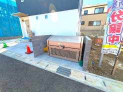 分譲地内には、専用のゴミ置場ございます。ダストBOX設置済で、カラスなどに荒らされる心配もございません。